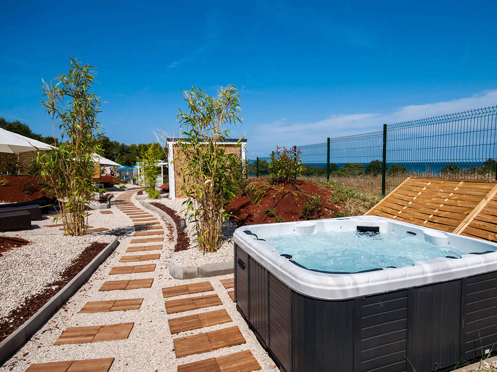 camping-kastanija-novigrad-mobile-homes-jacuzzi