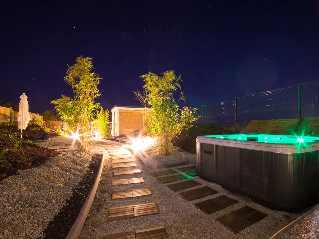 camping-kastanija-novigrad-sauna-therapy-and-relax-zone-by-night-view