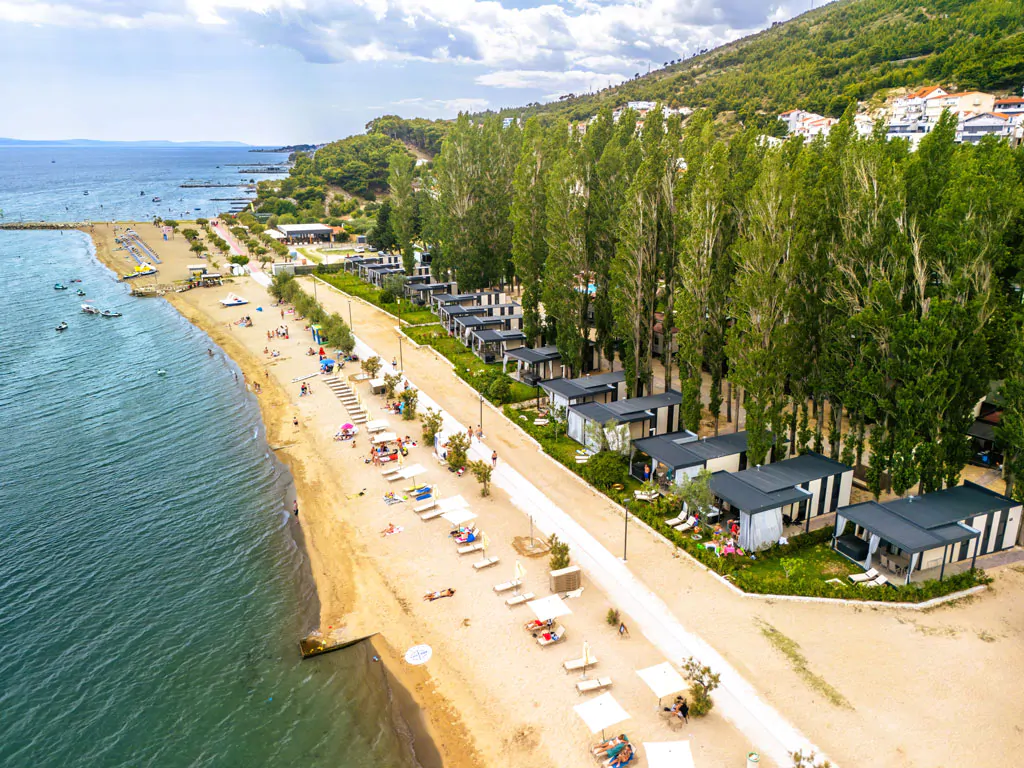 campsite-almissa-overview-beach-mobilehomes-airview