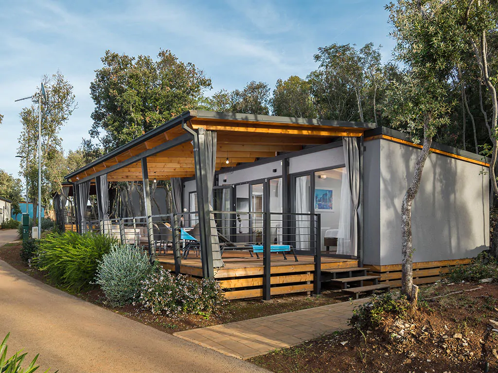 camping-resort-mon-perin-villa-prestige-exterior-mobile-home