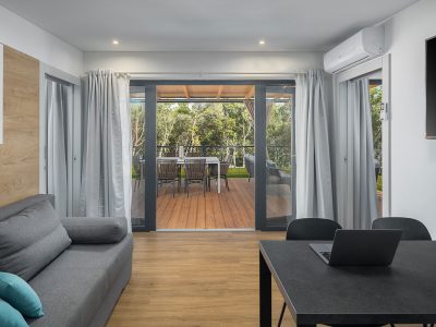 camping-resort-mon-perin-villa-prestige-interior-living-area