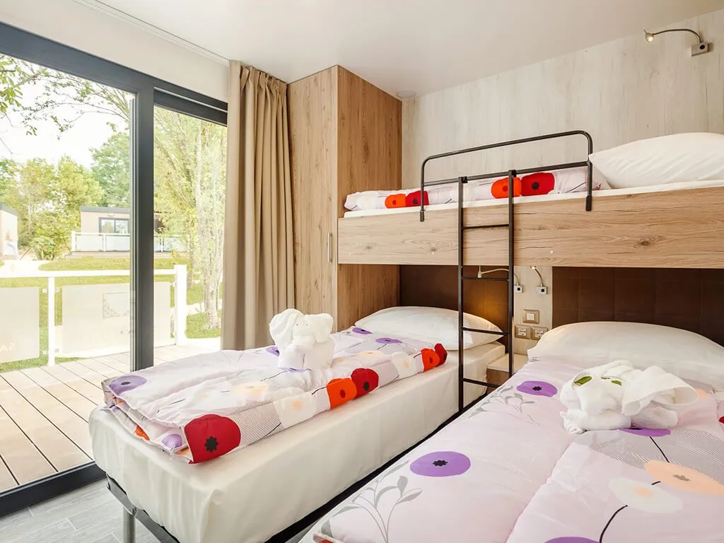 camping-santa-marina-double-bedroom-of-premium-comfort-mobile-home