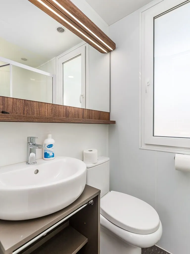 camping-strasko-bathroom-of-mediteran-mobile-home-ii