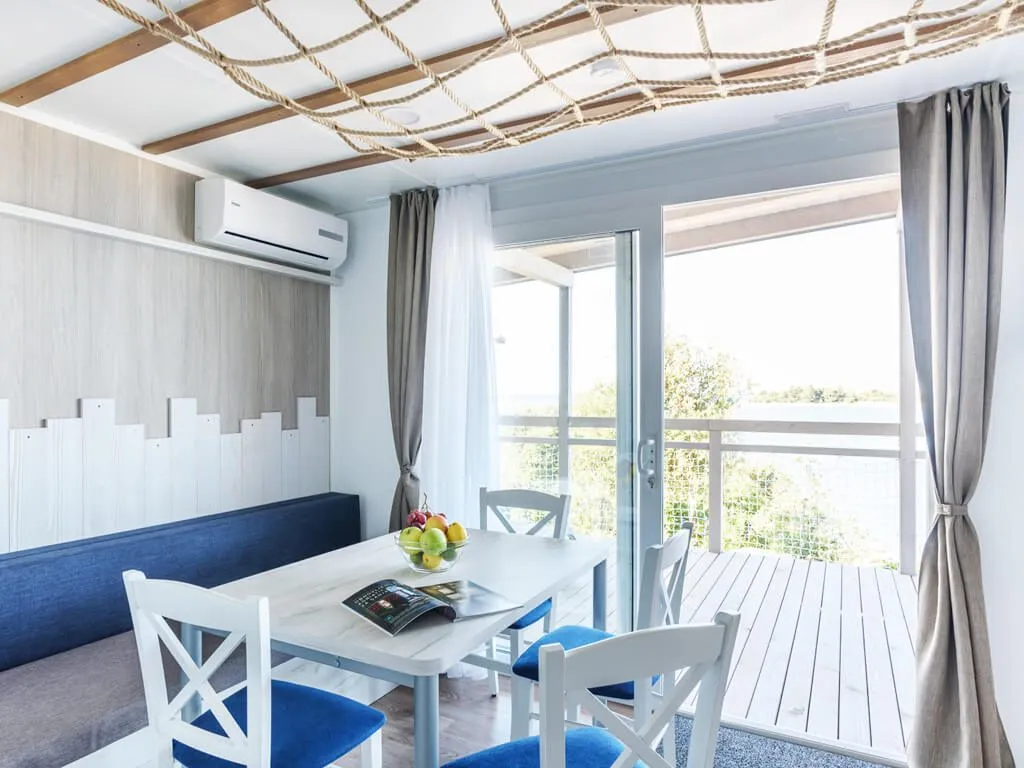 camping-vestar-mobile-homes-superior-living-room-dining-room