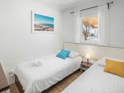 campsite-mon-perin-deluxe-mobile-home-bedroom-ii