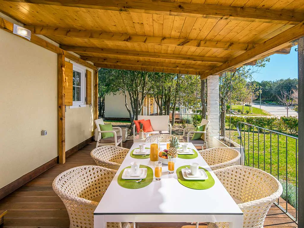 campsite-mon-perin-deluxe-seaview-mobile-homes-terrace-i