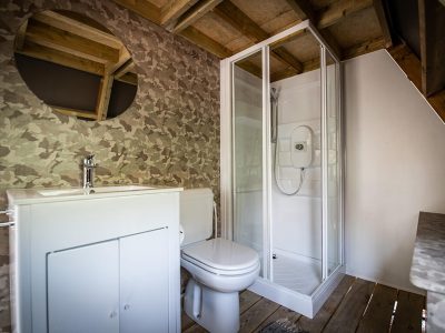 camping-arena-one99-lodge-tent-glamping-bathroom-2