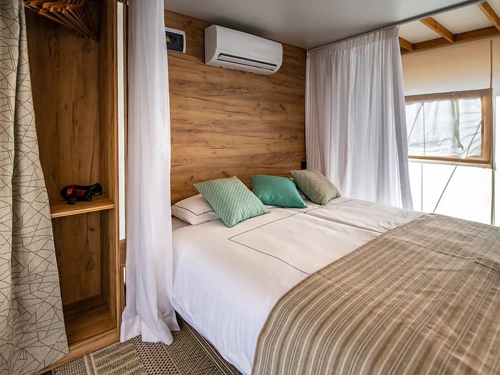 camping-arena-one99-lodge-tent-glamping-bedroom-2