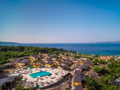 krk-premium-camping-resort-mobile-homes-and-pool-complex-air-view-ii