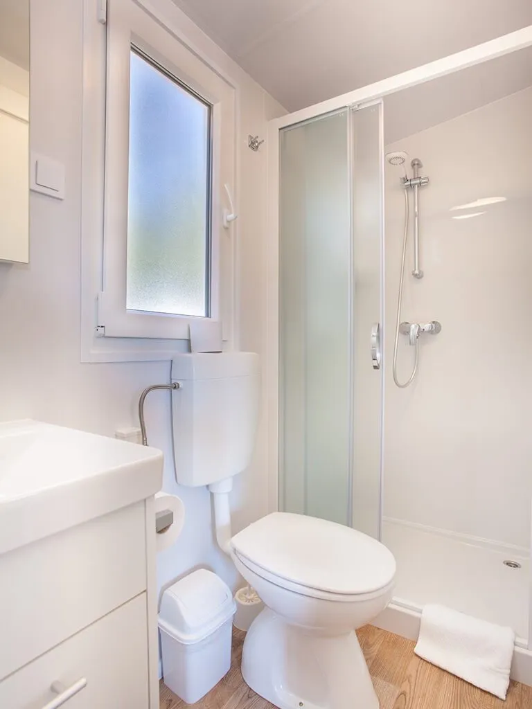 camping-lopari-mobile-homes-delta-toilet