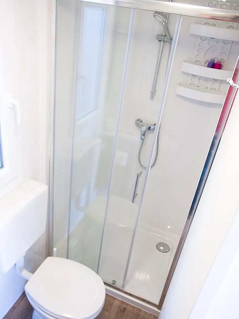 camping-lopari-mobile-homes-bathroom
