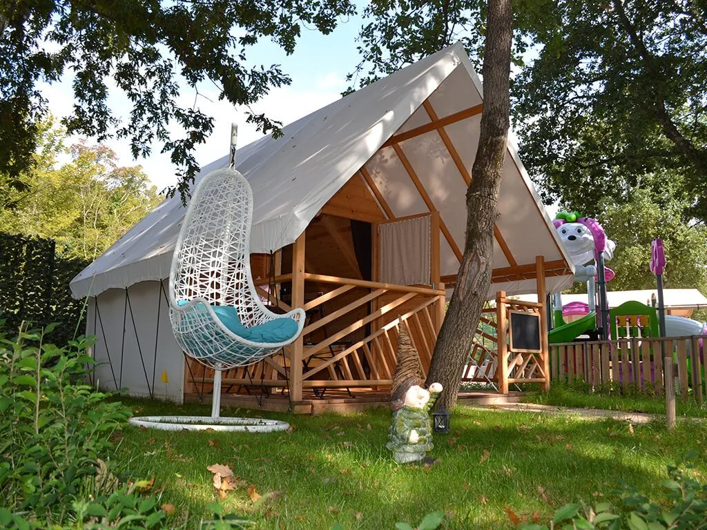camping-polidor-exterior-of-glamping-tents-2