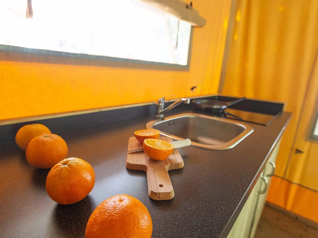 camping-slamni-glamping-kitchen
