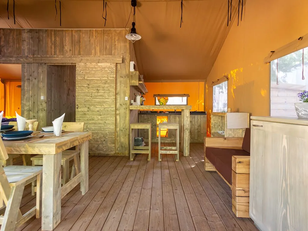 camping-slamni-glamping-living-room-3
