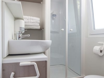 camping-slamni-mobile-home-bathroom-2