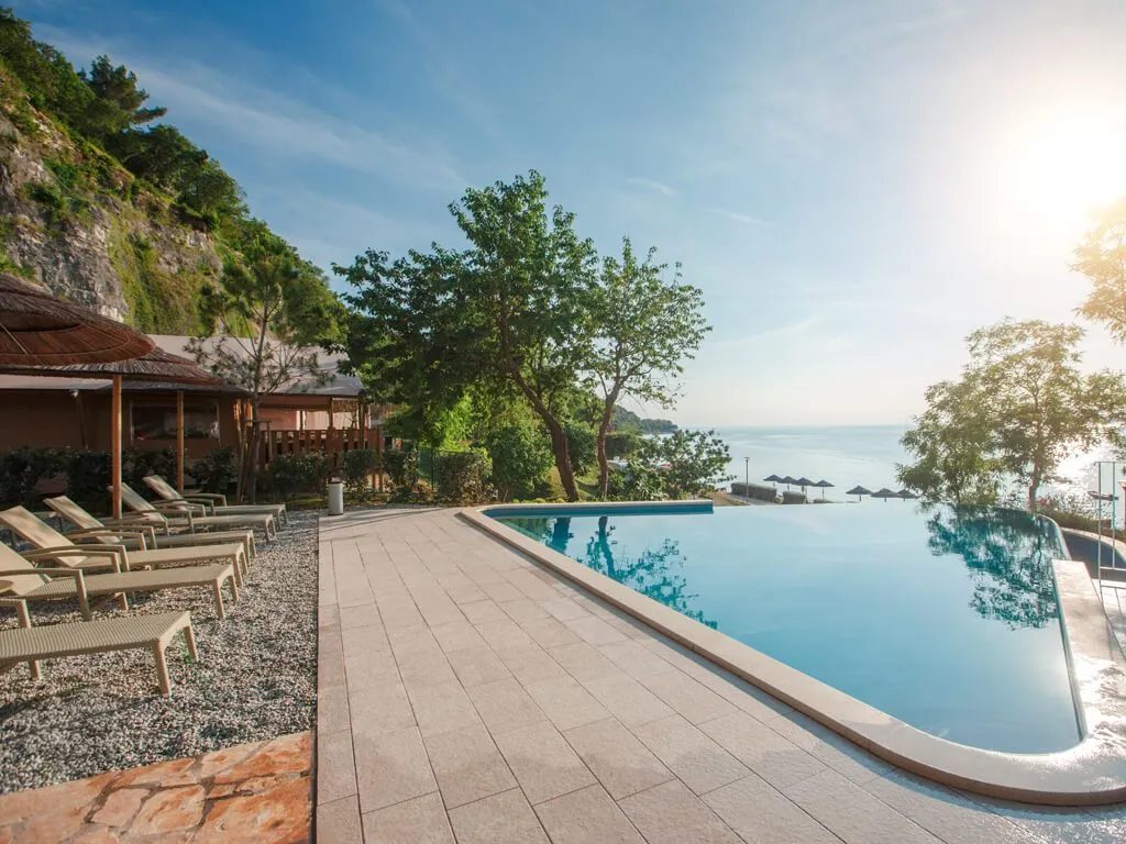 camping-lanterna-glamping-pool-2