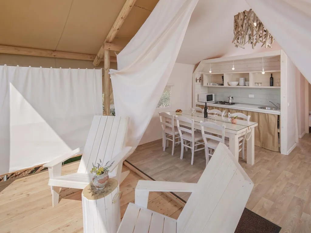 camping-lanterna-glamping-tent-interior-ii