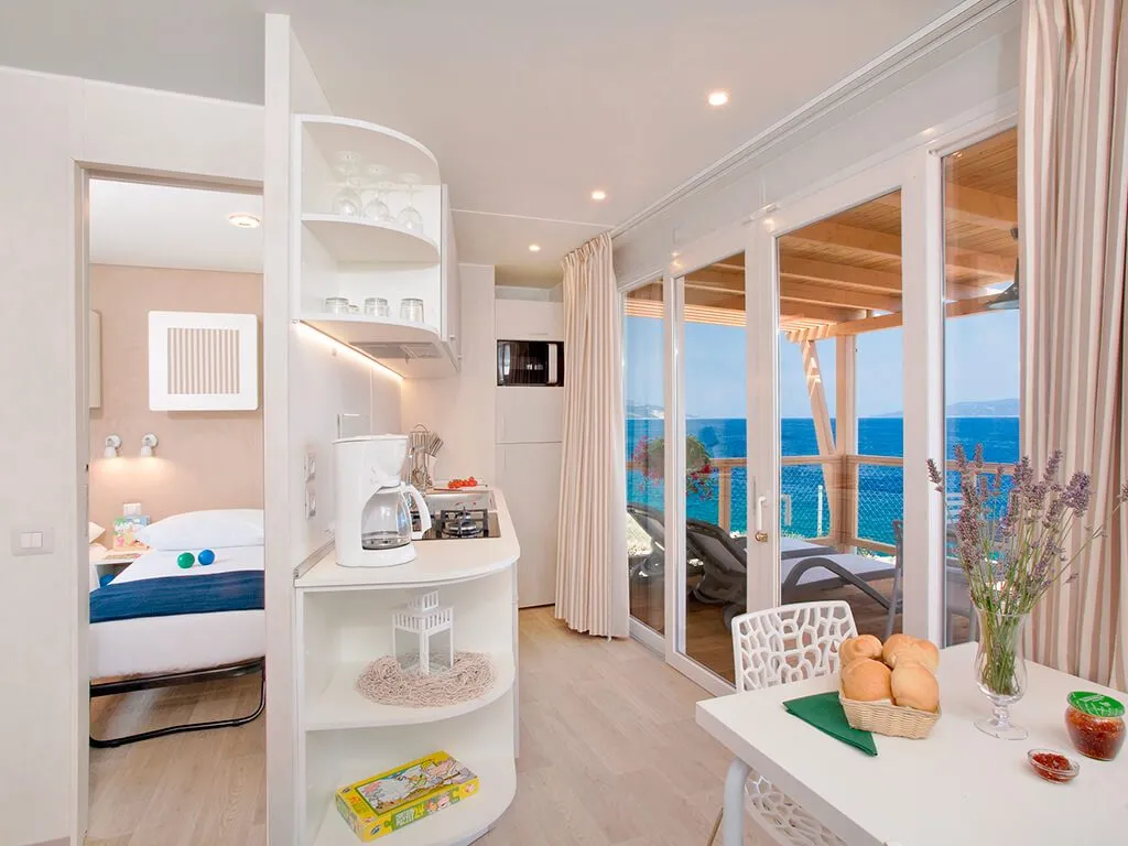 camping-marina-premium-seaview-mobile-home-interior-2