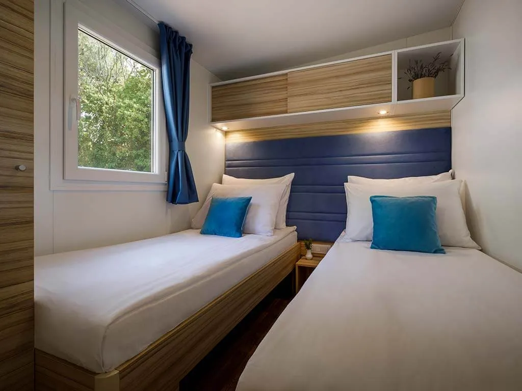 camping-amarin-mobile-home-family-bedroom-3