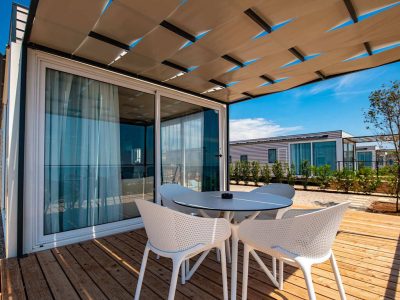 camping-arena-grand-kazela-mobile-home-camping-villa-terrace