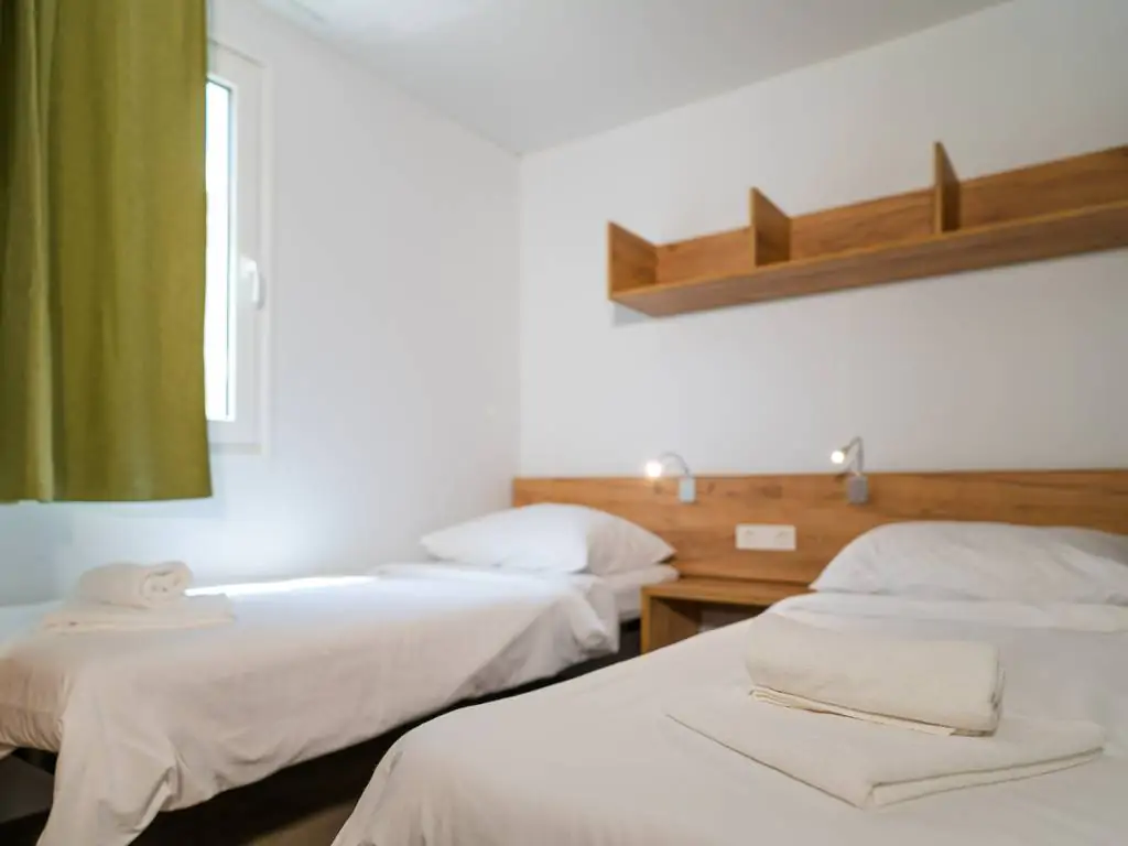 campsite-bunja-premium-interior-single-beds