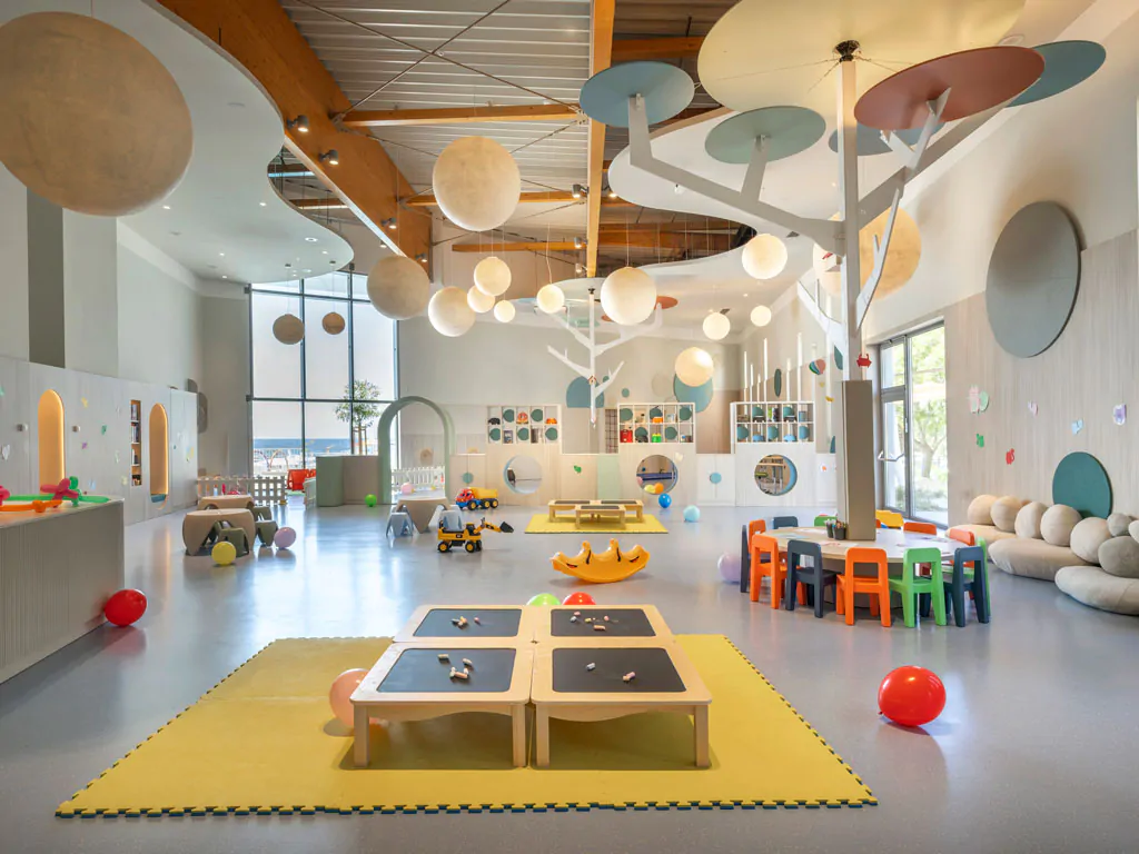 camping-amarin-children-playroom-interior