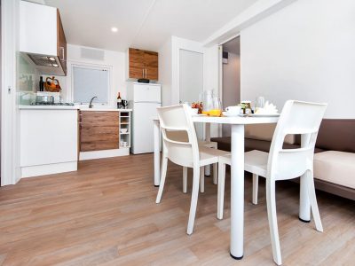 camping-bivillage-mobile-home-supina-family-interior-5