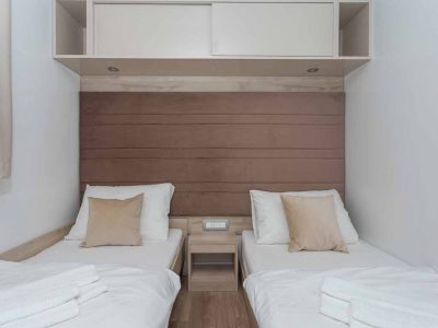 camping-vransko-lake-mobile-home-trend-deluxe-bedroom-3