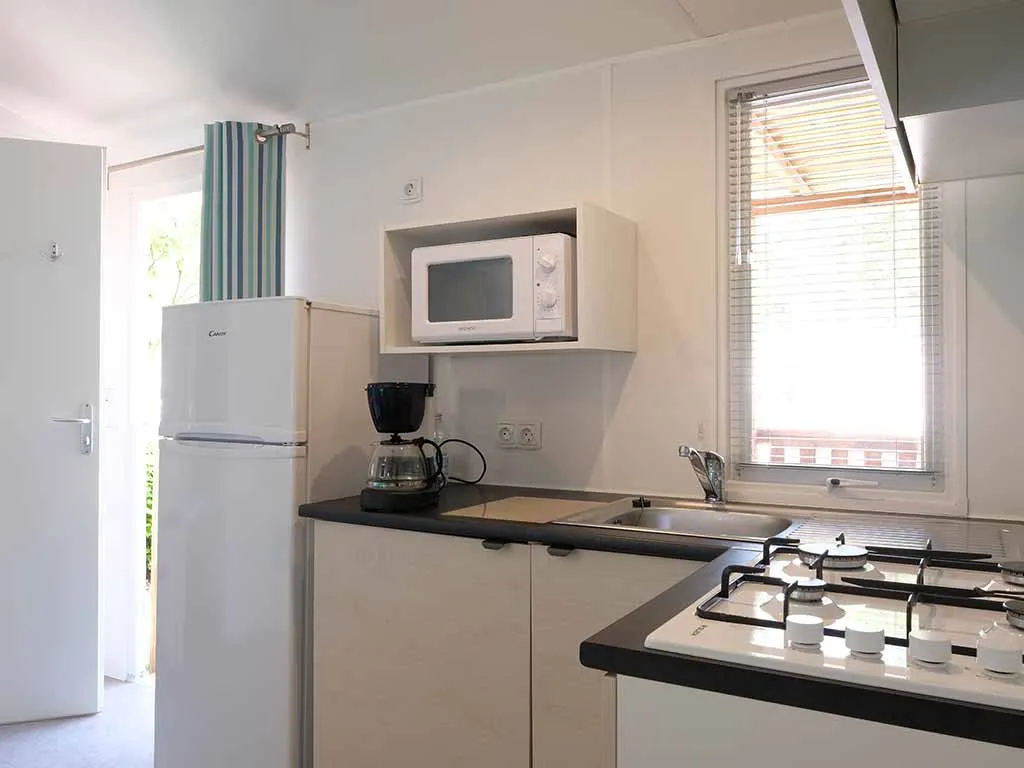 mobile-home-happy-premium-kitchen-3