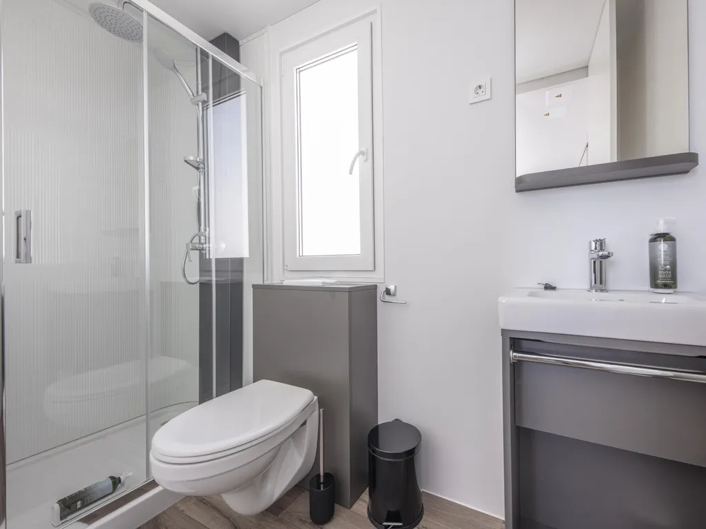 terra-park-phalaris-island-pag-mobile-homes-tamaris-bathroom