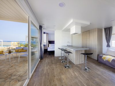 terra-park-phalaris-island-pag-mobile-homes-tamaris-interior-and-terrace-view