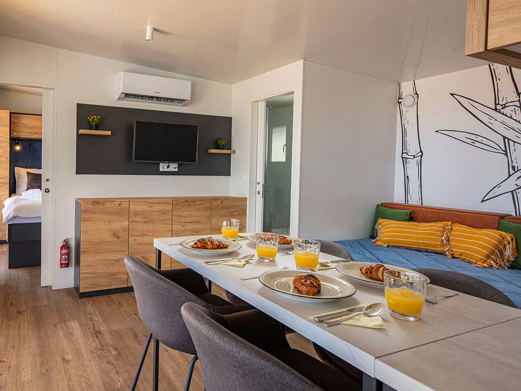 terra-park-spiritos-aura-holiday-home-kitchen-and-dinning-area