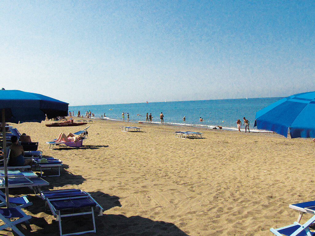 Mobile homes in Free Beach campsite - Photo 2