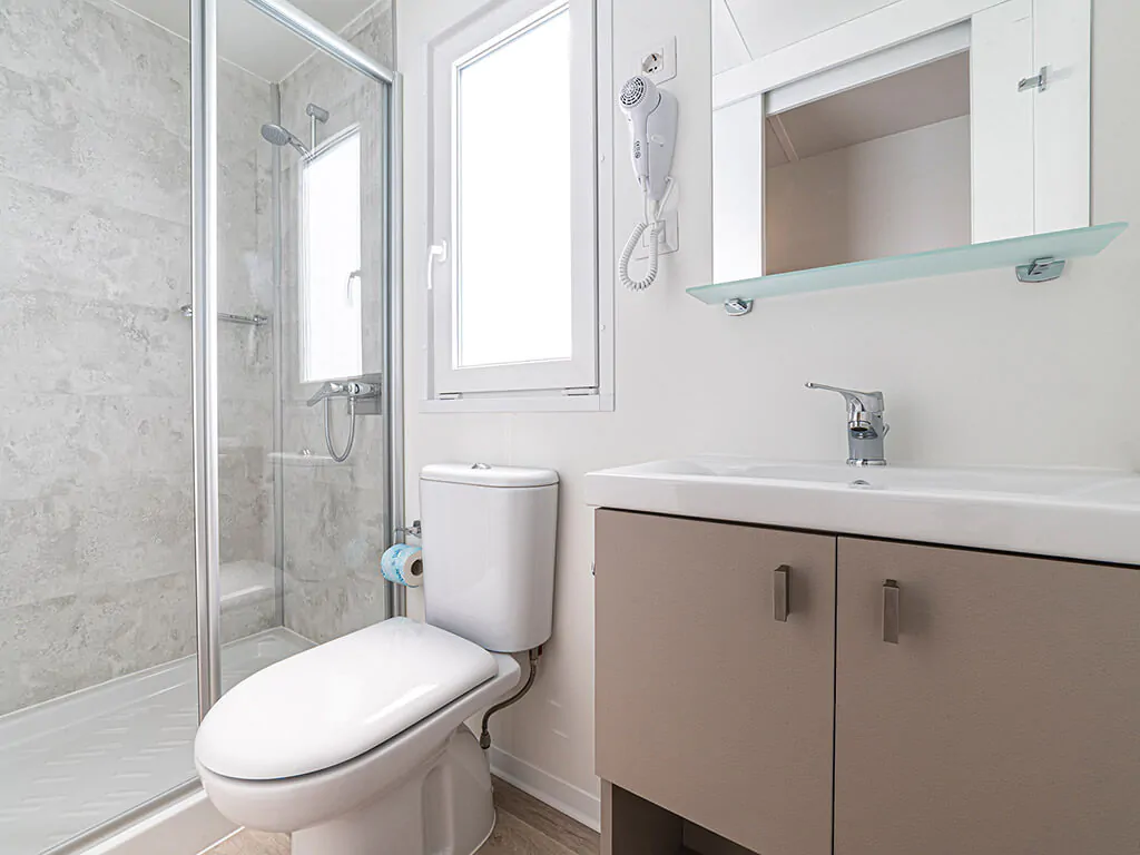 camping-laguna-blu-mobile-home-baia-revolution-bathroom-2