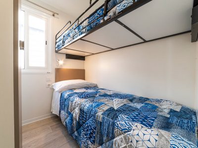camping-laguna-blu-mobile-home-baia-revolution-bedroom-2