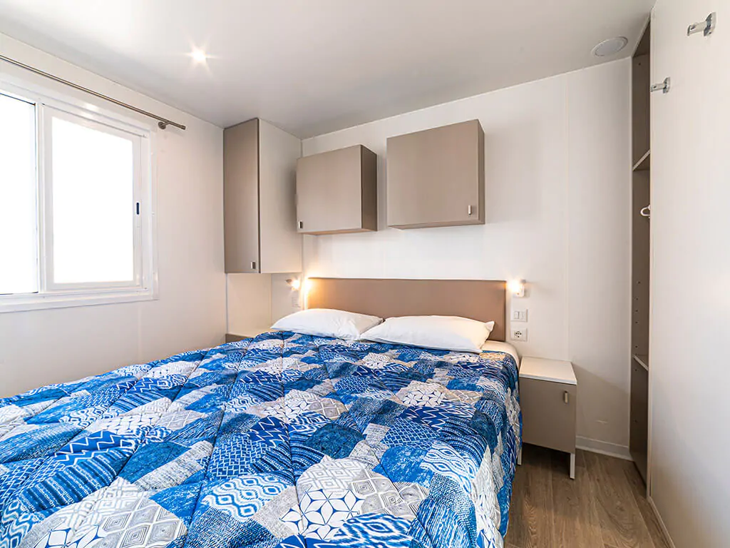 camping-laguna-blu-mobile-home-baia-revolution-bedroom-3