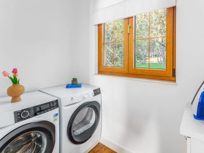 camping-mon-perin-beach-side-villa-porto-bus-interior-laundry-dryer-machine-laundry-room-2