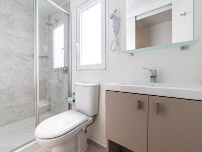 camping-village-cavallino-mobile-home-baia-revolution-bathroom-2