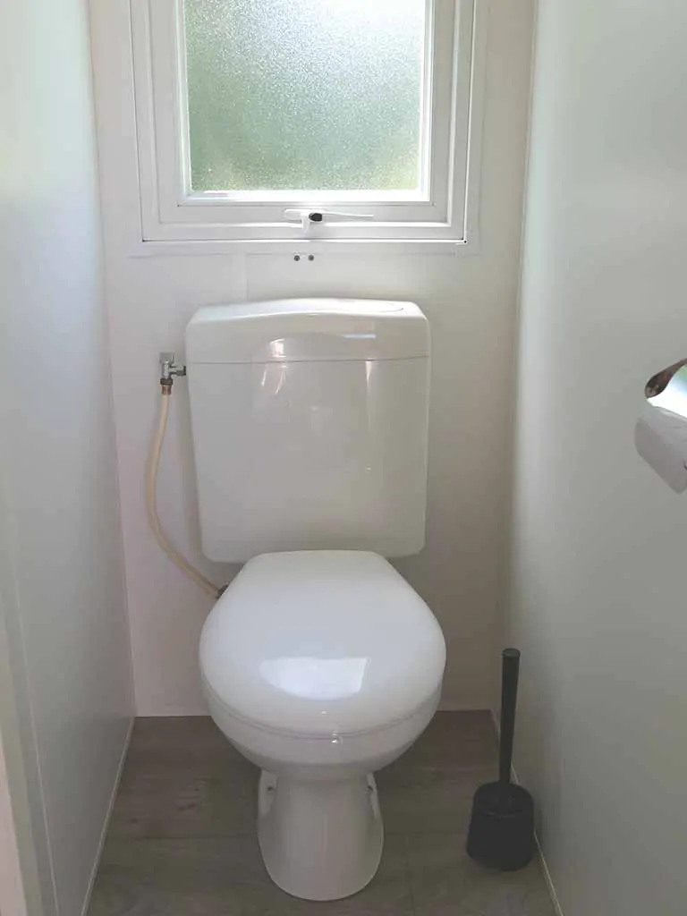 mobile-home-happy-comfort-toilet-4
