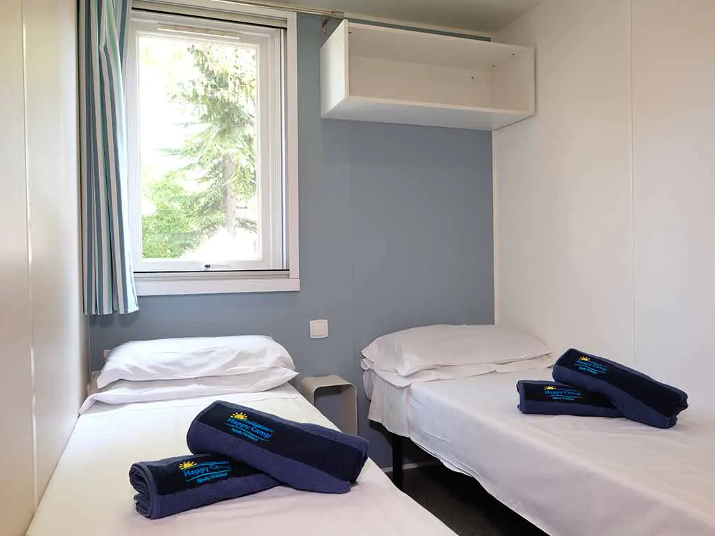 mobile-home-happy-premium-bedroom-8