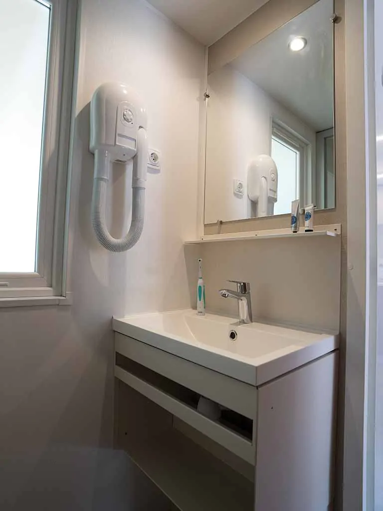 mobile-home-happy-premium-suite-bathroom-sink-3