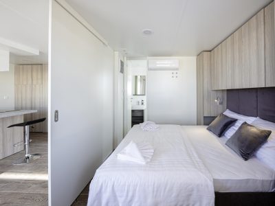 terra-park-phalaris-island-pag-mobile-homes-tamaris-double-bedroom-2