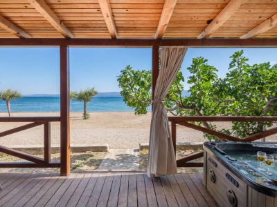 campsite-galeb-mobile-home-sunshine-premium-jacuzzi-exterior-jacuzzi-sea-view