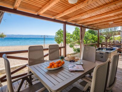campsite-galeb-mobile-home-sunshine-premium-jacuzzi-exterior-terrace