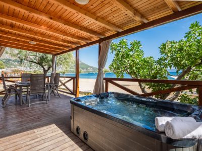 campsite-galeb-mobile-home-sunshine-premium-jacuzzi-exterior-terrace-jacuzzi-sea-view