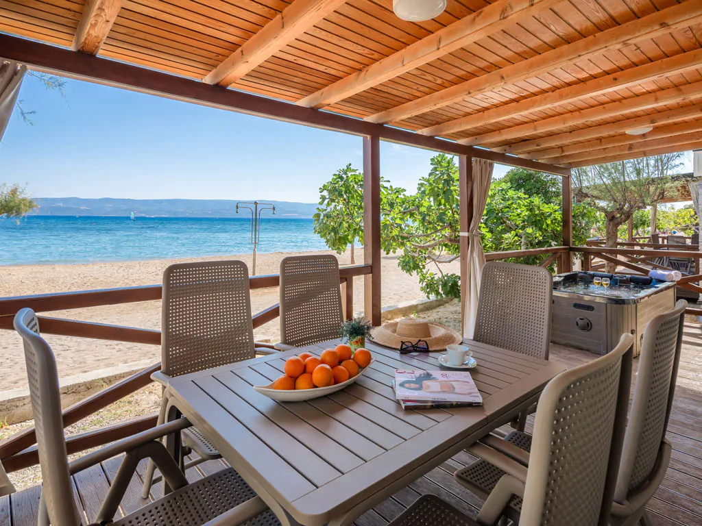 campsite-galeb-mobile-home-sunshine-premium-jacuzzi-exterior-terrace