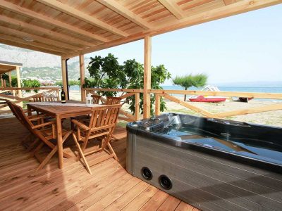 campsite-galeb-mobile-homes-terrace-whirlpool