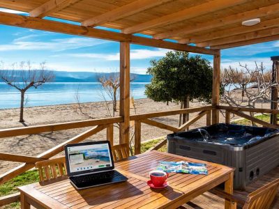 campsite-galeb-mobile-homes-whirlpool-at-the-terrace