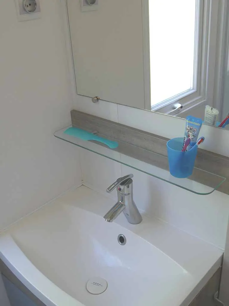 mobile-home-happy-comfort-bathroom-sink-5