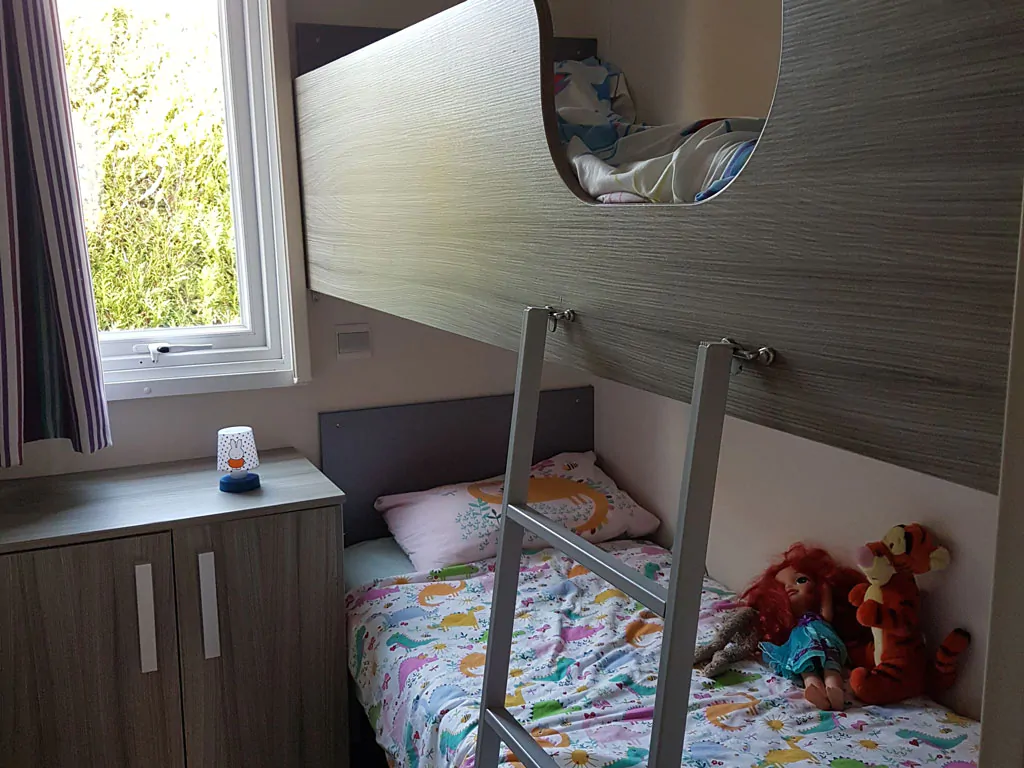 riviera-860-3-cd-interior-bedroom-bunk-bed
